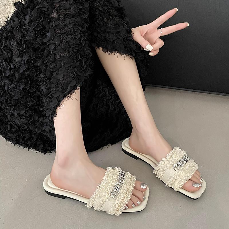French Small Fragrant Style Slippers Women's Summer Wear New Internet Celebrity Fashion Rhinestone Flat Bottom Beach Sandals