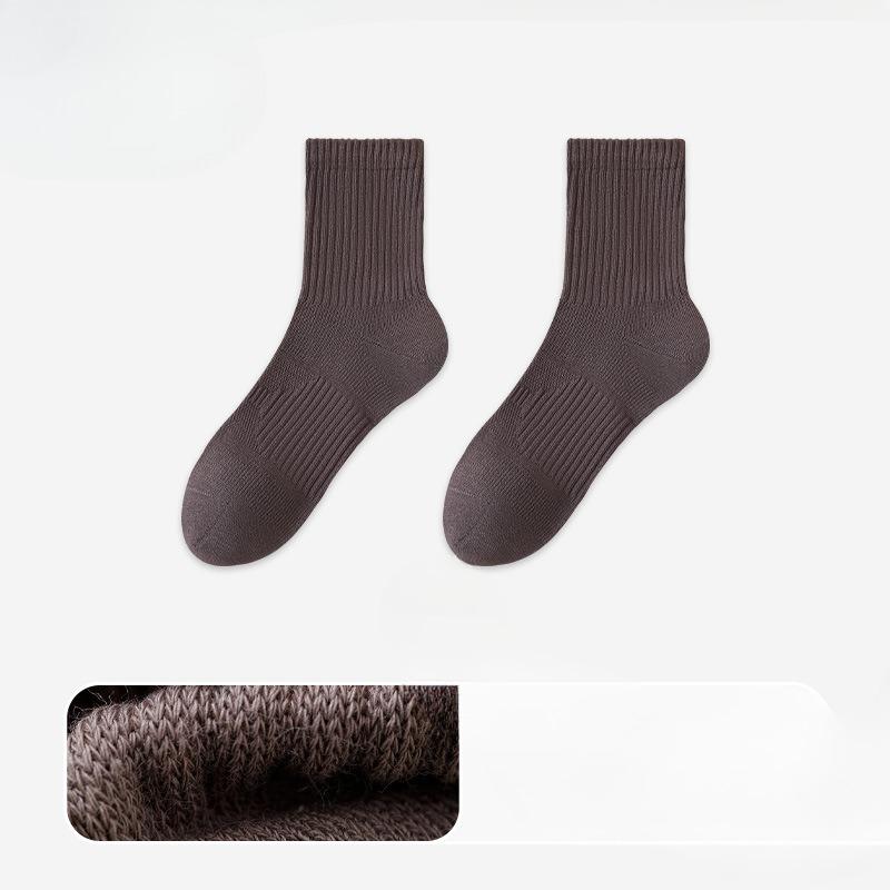Male Spring and Autumn Leisure Sports Sweat Absorbing Antibacterial Deodorant Socks