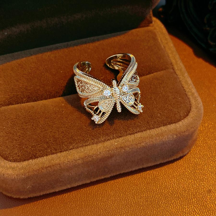 Средневековое полое кольцо-бант с открытым ртом золотой/света кофе