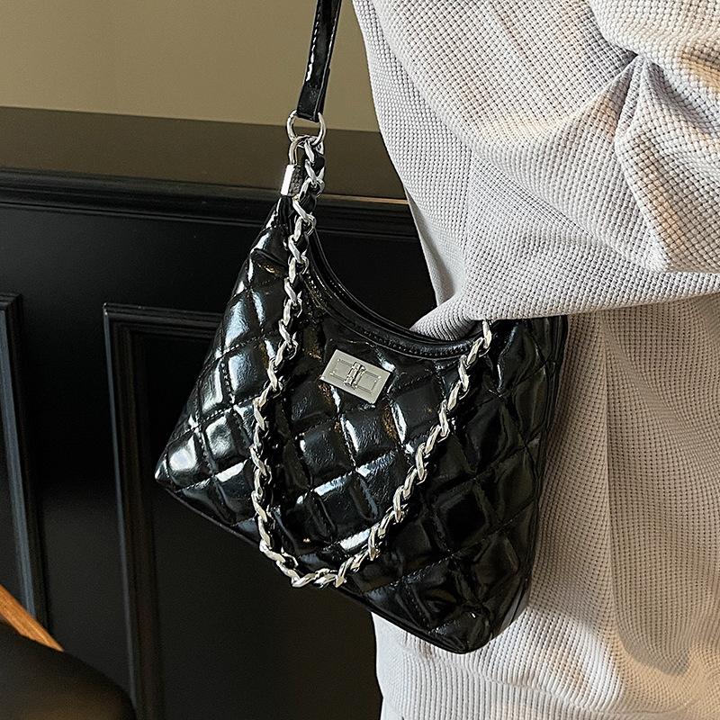 Hot Sale In Spring and Summer, Korean Xiaoxiangfeng Rhombus Chain, Underarm Bag, Versatile Commuting, Foreign Style Light Luxury Casual Messenger Bag