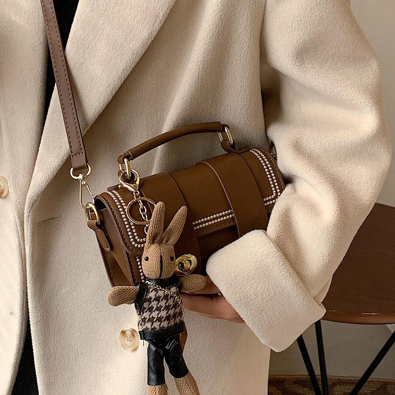 This Year, Foreign Style Contrasts Colors, Retro High-end Sense, Portable Small Bags, Fashionable, Simple and Versatile Commuter Messenger Women's Bag