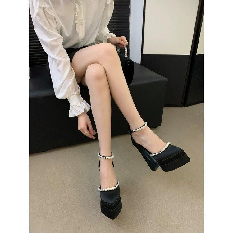 

толстый каблук с водонепроницаемой платформой полые сандалии женская модель подиум см супер высокий каблук острый носок жемчуг одинарные туфли вечернее шоу 39