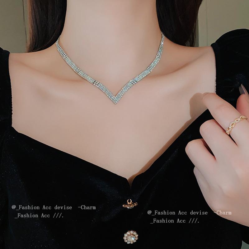 Diamond-encrusted water drop geometric necklace earrings set light luxury high-end collarbone chain fashionable versatile temperament jewelry