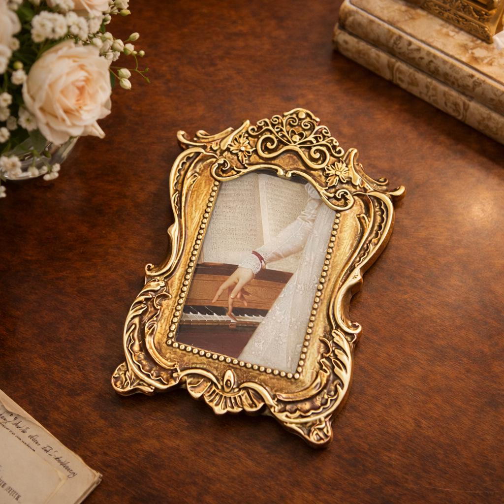 American Retro Resin Photo Frame for Living Room or Entryway