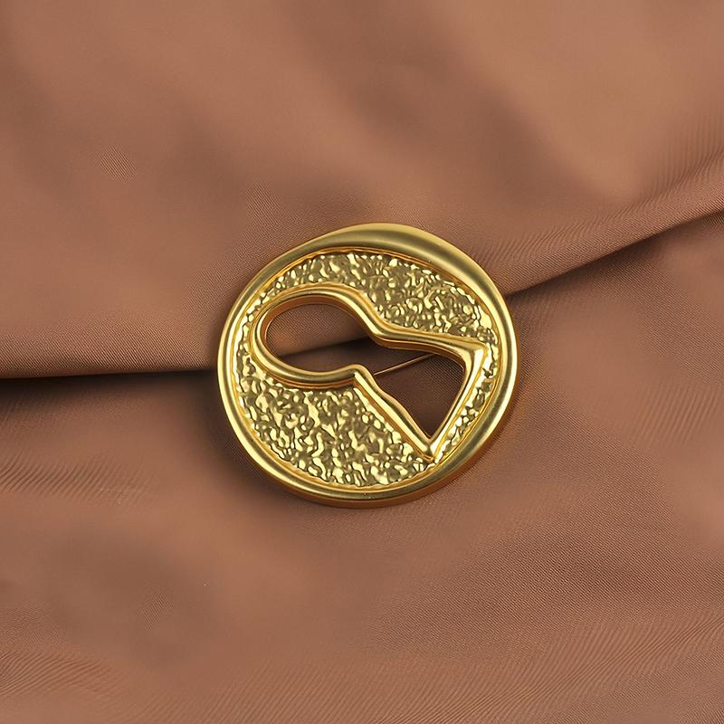 Pleated Brooch Alloy Keyhole Shape Glaze Luxury Badge Pin Trendy Banquet Clothes Metal Pin