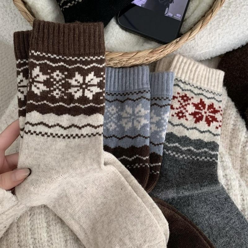 Women's Autumn and Winter Thick Warm Retro Matching Color Snow Pattern Wool Medium Tube Pile Socks