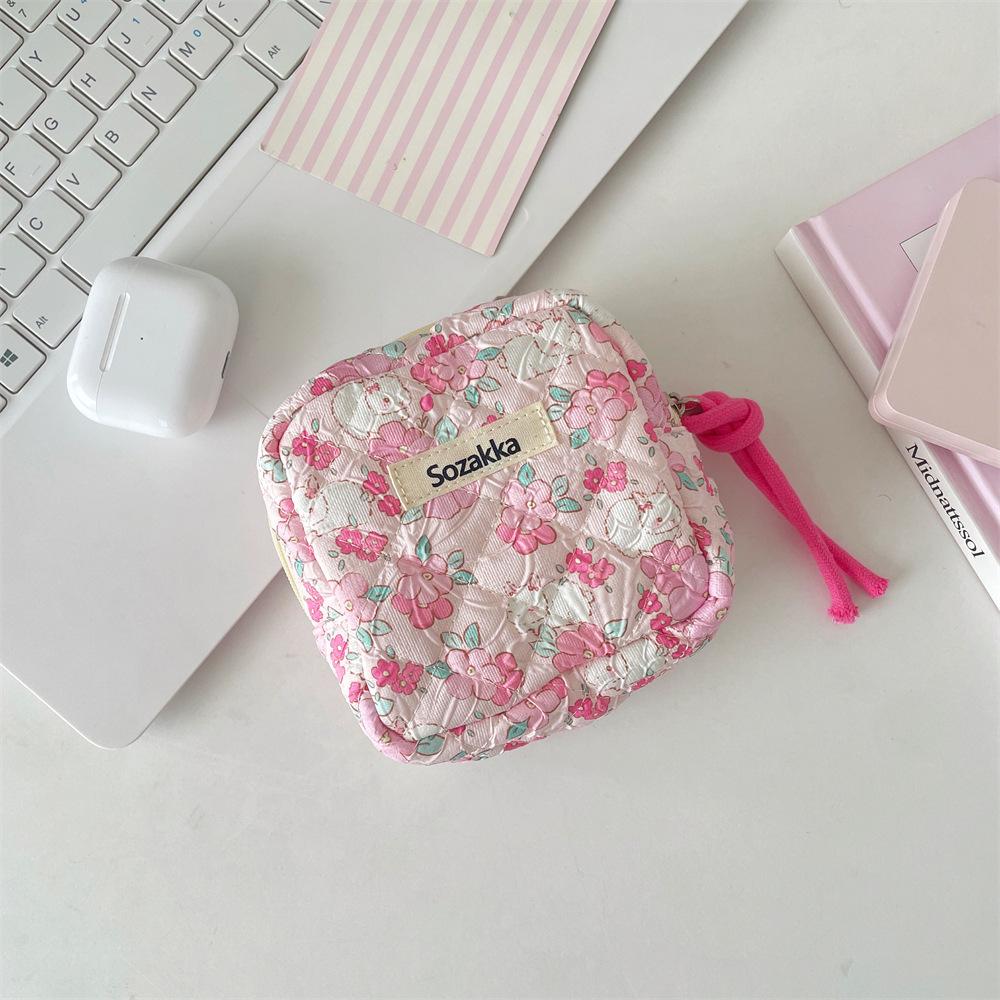 Large Capacity Cartoon Girl Menstrual Pad Storage Pouch