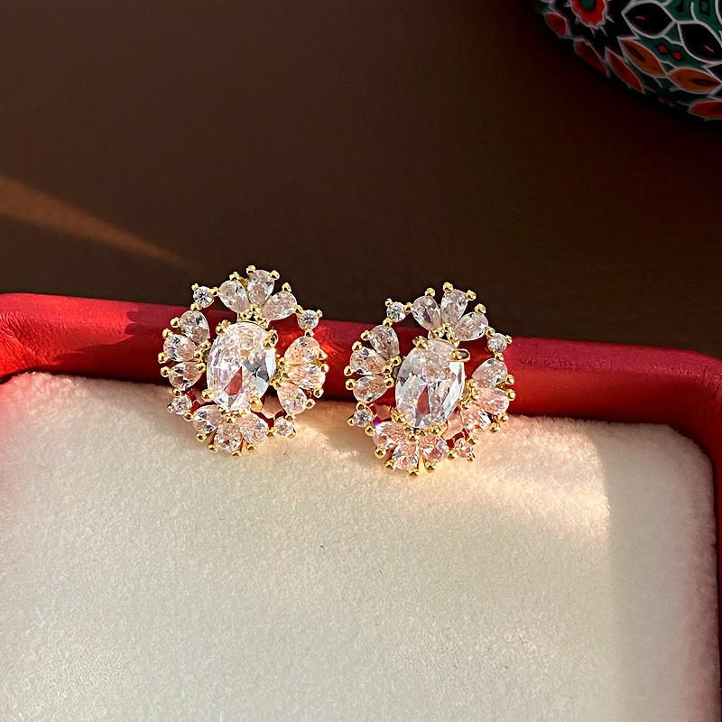 European & American Zircon Petal Earrings: S925 Silver, Elegant & Luxurious, Slimming Design for Women