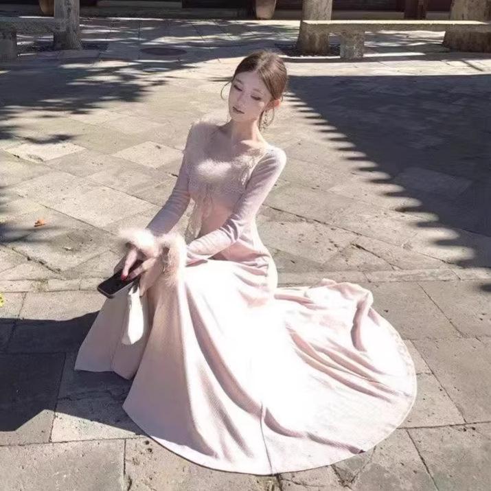 Korean Style Knit Dress with Lace Trim and Fuzzy Texture – Slim Fit, Cinched Waist, Elegant and Sweet for Women