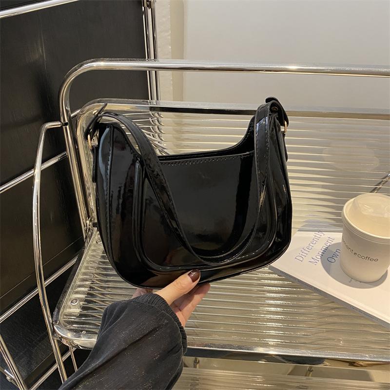 

Модная сумка через плечо для женщин, новая красивая и персонализированная нишевая дизайнерская сумка через плечо, летняя повседневная сумка в форме полумесяца