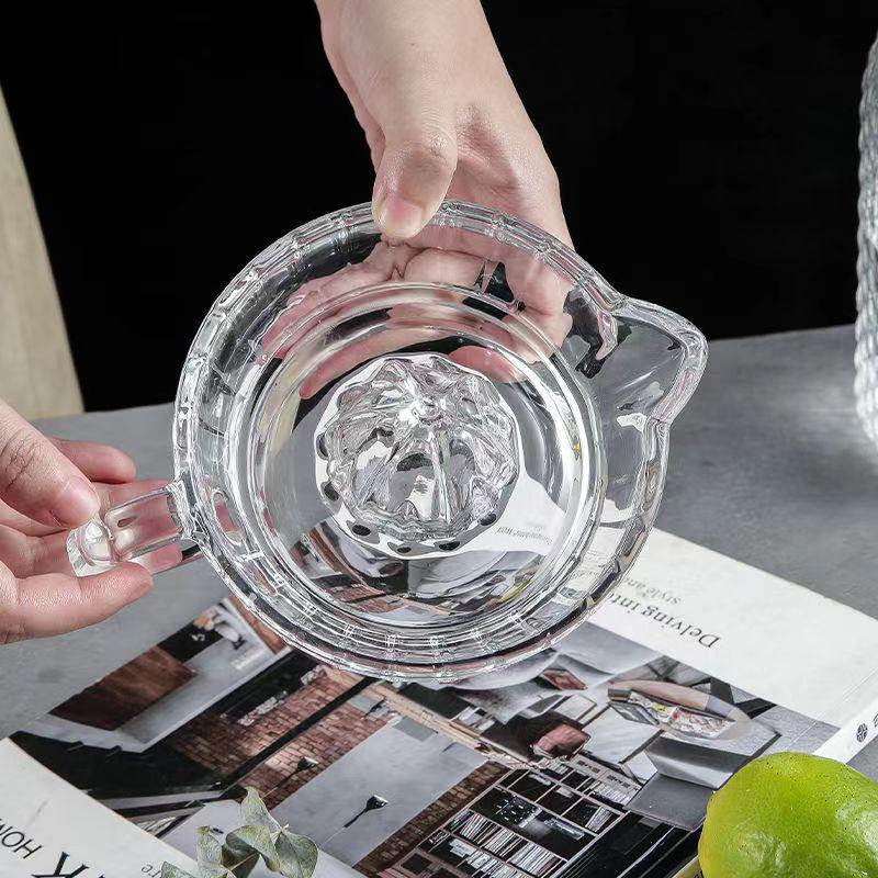 Skleněný odšťavňovač na citrony