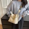 Retro commuter bucket bag women's 2025 new high-end fashion shoulder bag versatile broadband niche messenger bag