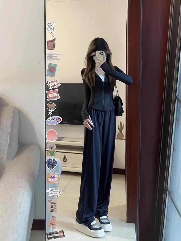 Sommer-Set für zierliche Damen aus Eis-Seide mit Sonnenschutz und lässiger Sportbekleidung - Slim Fit, Figurbetonendes 2-teiliges Outfit