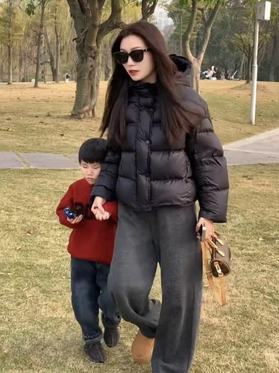 

Женская зимняя короткая куртка с капюшоном из хлопка с пухом 2024 года - Толстая куртка-пуховик малого размера Extra Large чёрный