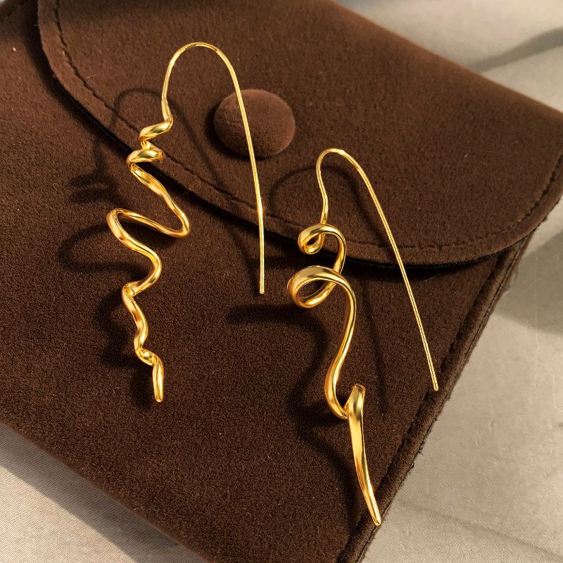 European, American and French Style Gold Three-Dimensional Irregular Earrings Female Niche Design High-Profile Earrings Cold Wind Graceful Earrings