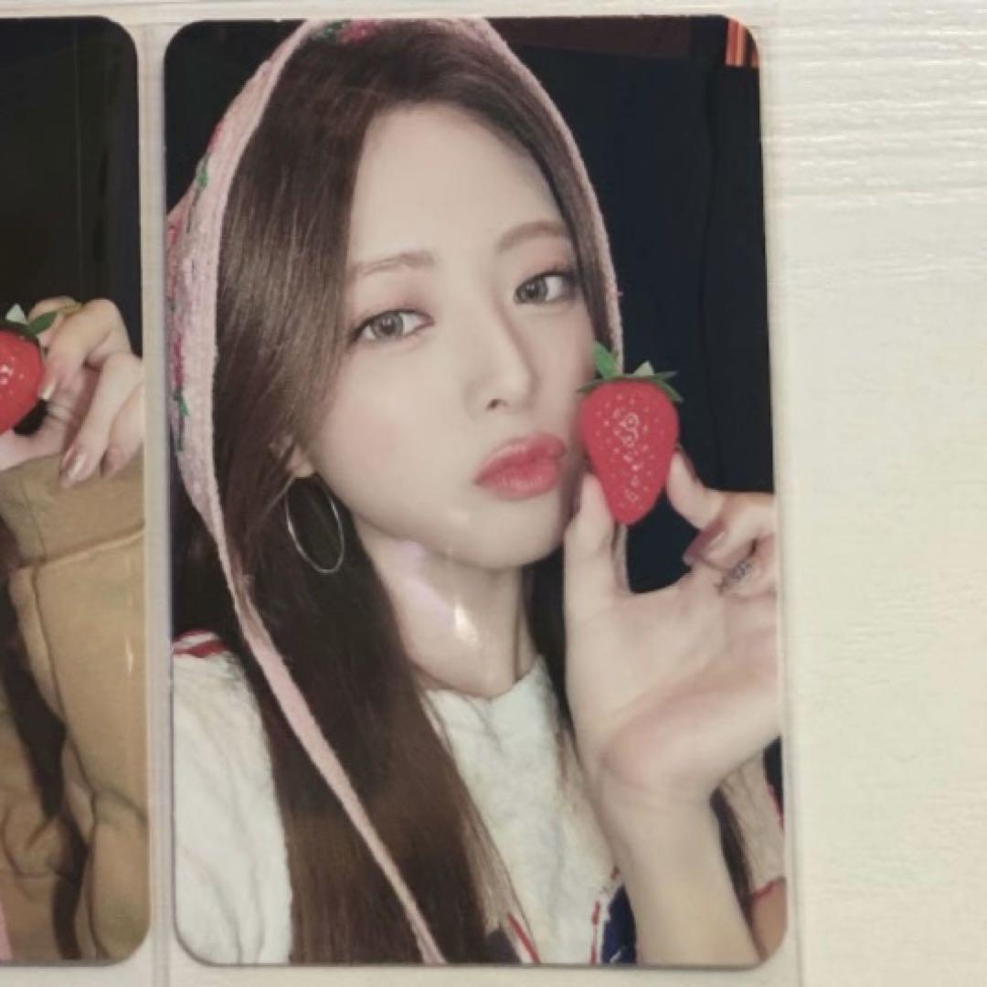 

[USED] ITZY Yuna GOLD makestar limited edition strawberry trading card