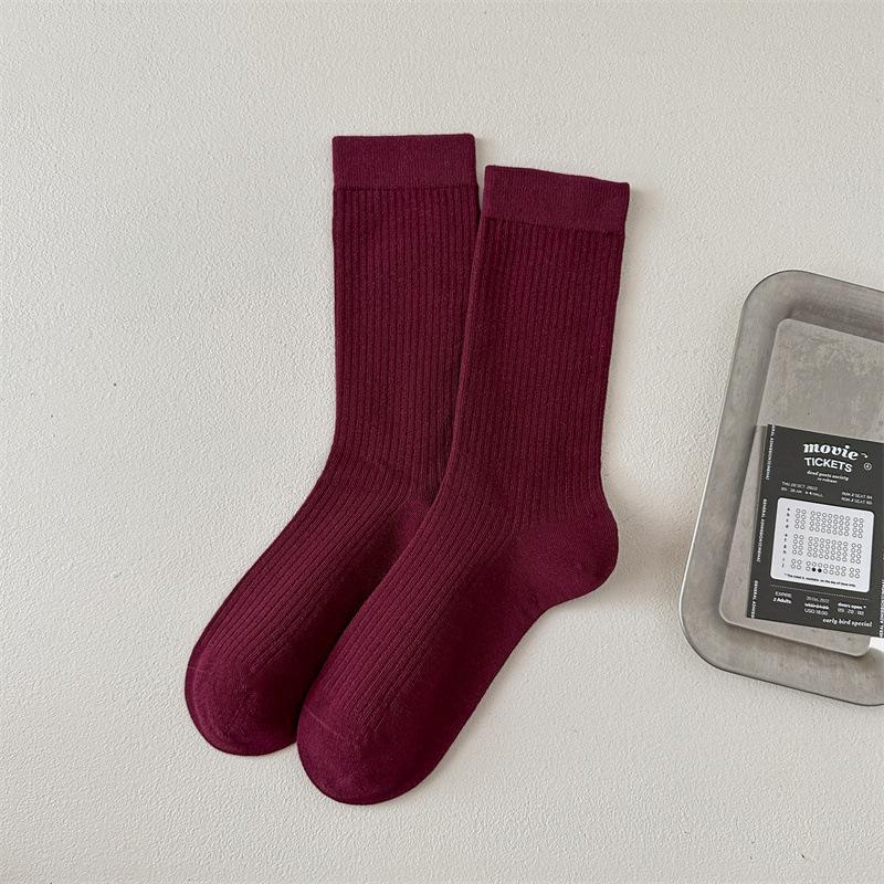 

Бесшовные носки из чистого хлопка для женщин, весна и осень, вертикальные ретро носки до середины икры, однотонные, универсальные студенческие носки-гольфы 1 pair темно-красного