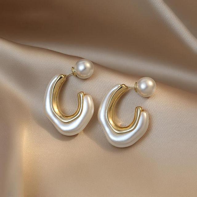2023 New Exquisite White Flower Splicing Hoop Earrings for Women Fashion Versatile C Earrings Korean Trend Elegant Jewelry