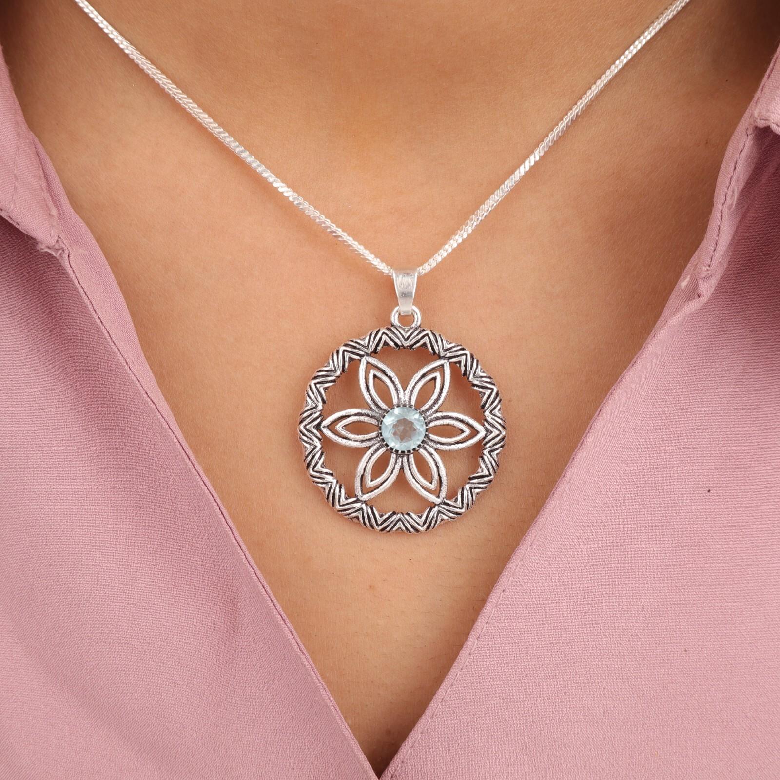 

Natural Sky Blue Topaz Gemstone 925 Sterling Silver Jewelry Boho Pendant 1.48 CP-29-13