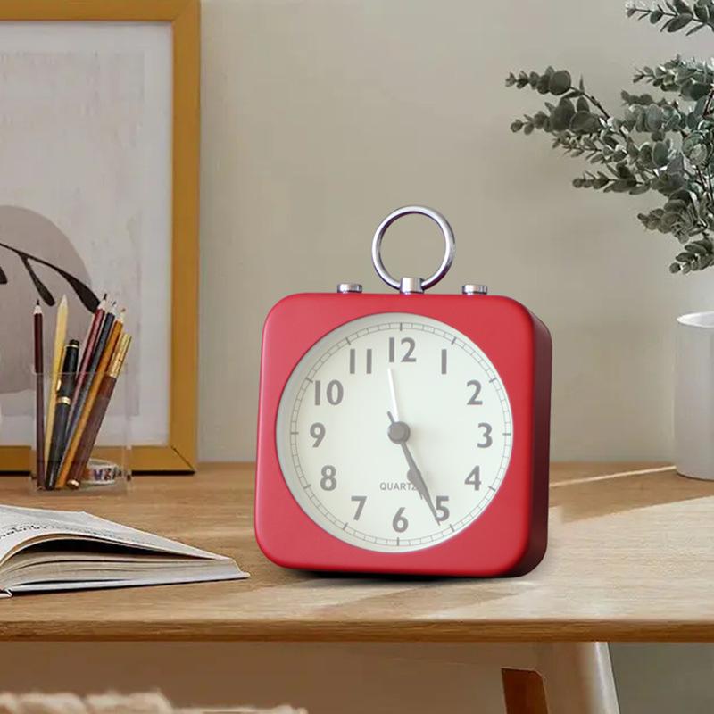 Metal Light Luxury Simple Nordic Alarm Clock Student Wake Up Artifact Bedside Clock Desk Fashion Ornament