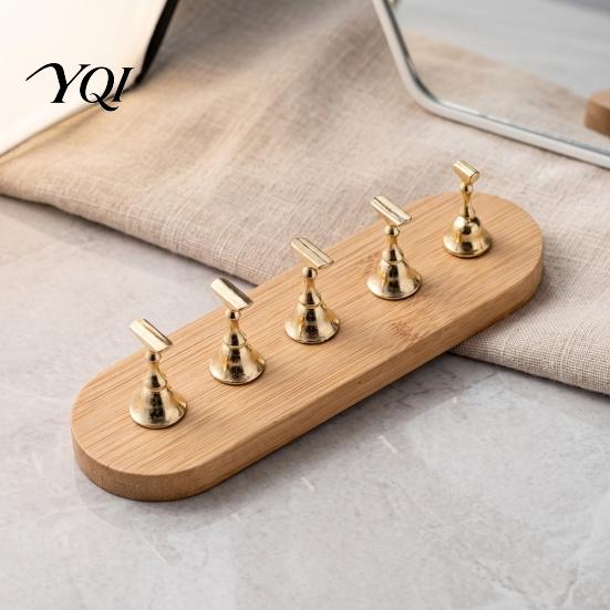 Magnetic Nail Art Stand Practice with Wooden Base, Press-on Holder Bas for Painting Nails, False Display Home Salon Manicure