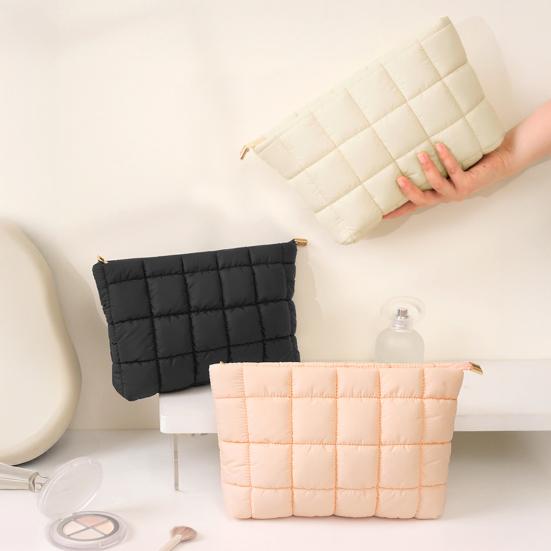 Cosmetic Bag Compact Quilted Makeup Bag with Top Zipper Closure Spacious Inner Pocket Travel Organizer Handbag Makeup Pouch