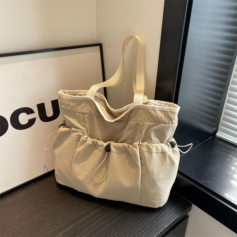 

Простая и модная сумка для поездок на работу женская 2025 новая осенне-зимняя портативная сумка-тоут повседневная классическая на плечо подмышку женская one size fits all