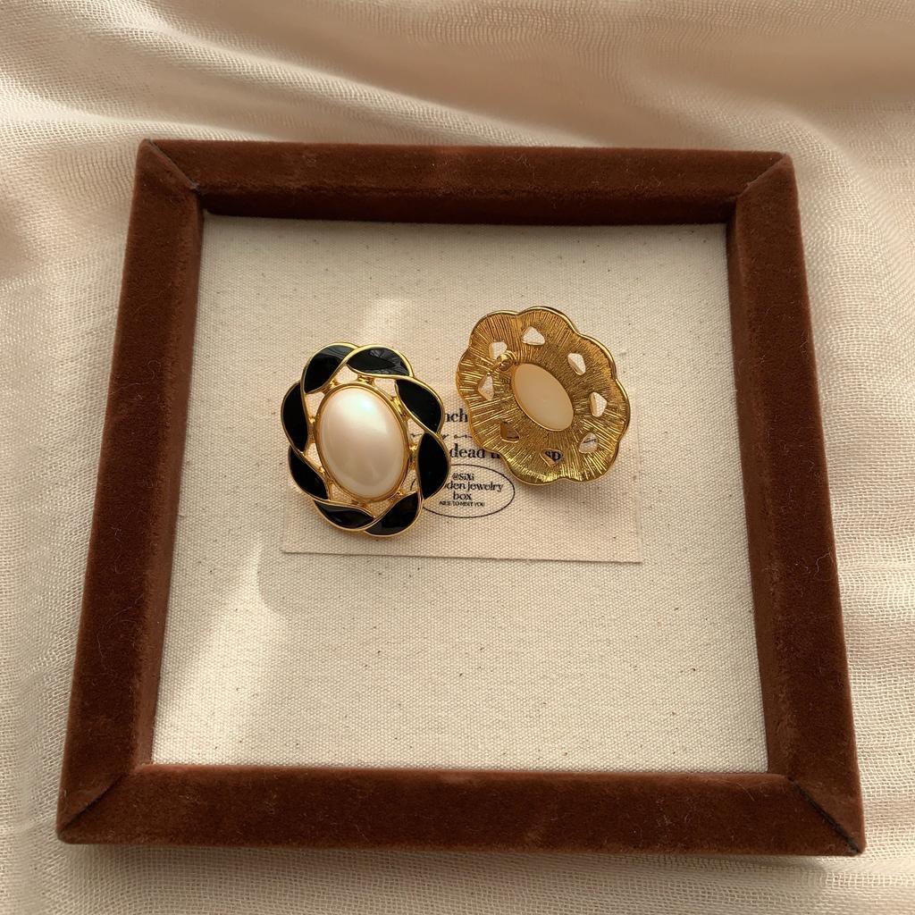 Black and White Contrasting Geometric Pearl Stud Earrings Enamel Drip Glaze Court Retro Noble Light Luxury Atmosphere Earrings Women