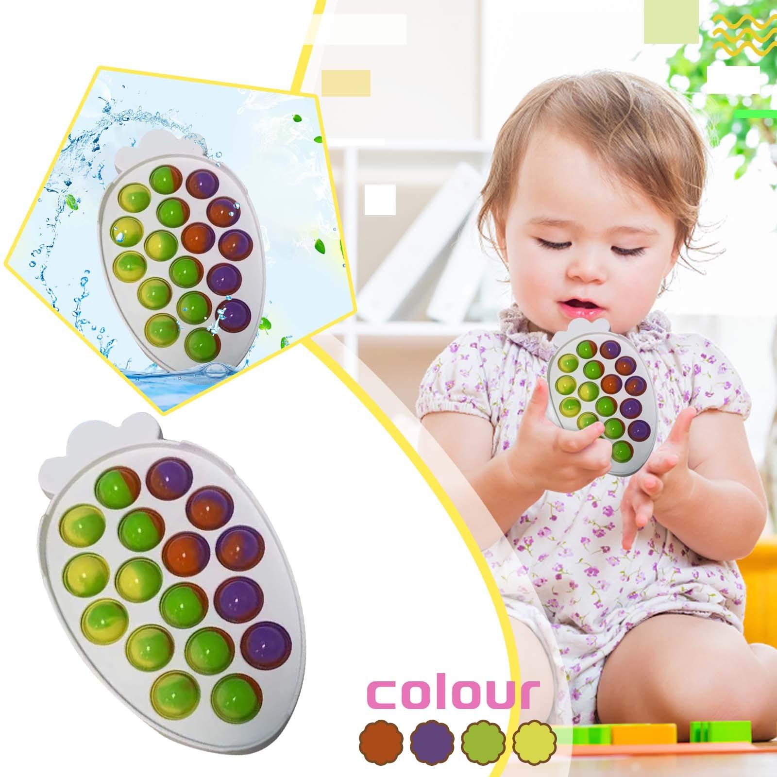 

Дети и взрослые нажимают пальцем на стол игрушки для снятия стресса