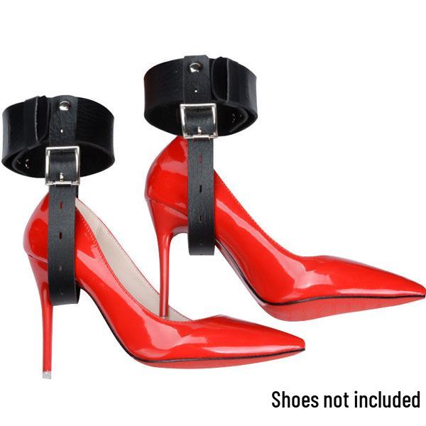 Flirt-Bondage-Set für Erwachsene: Hohe Absätze, Verriegelbare Riemen, Handschellen, Fußfesseln