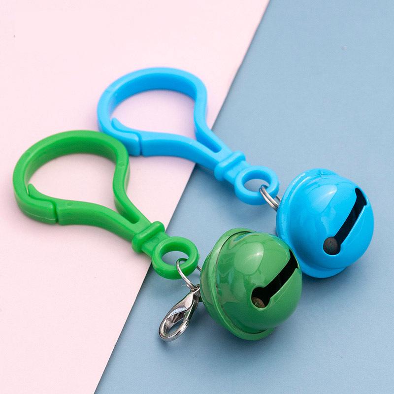 Bunter Plastikglocken-Schlüsselanhänger-Ornament - Niedliches und kreatives kleines Geschenkaccessoire.