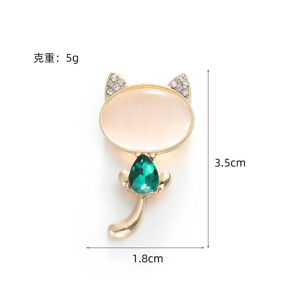 Японская милая брошь-кошка Интернет-знаменитость Персональная булавка Зеленый кристалл Винтажная брошь Аксессуары Брошь против света