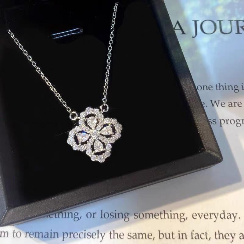 Exquisite Four-Leaf Clover Diamond Necklace – Luxurious Versatile Clavicle Chain for Women and Girls