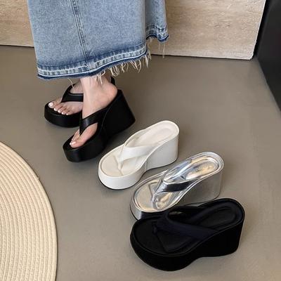 Internet-Berühmtheit neue Zehenschräge Absatz dicker Boden coole Slipper Damen Sommer tragen Fußspange 2025 hoher Absatz Strand Flip-Flops