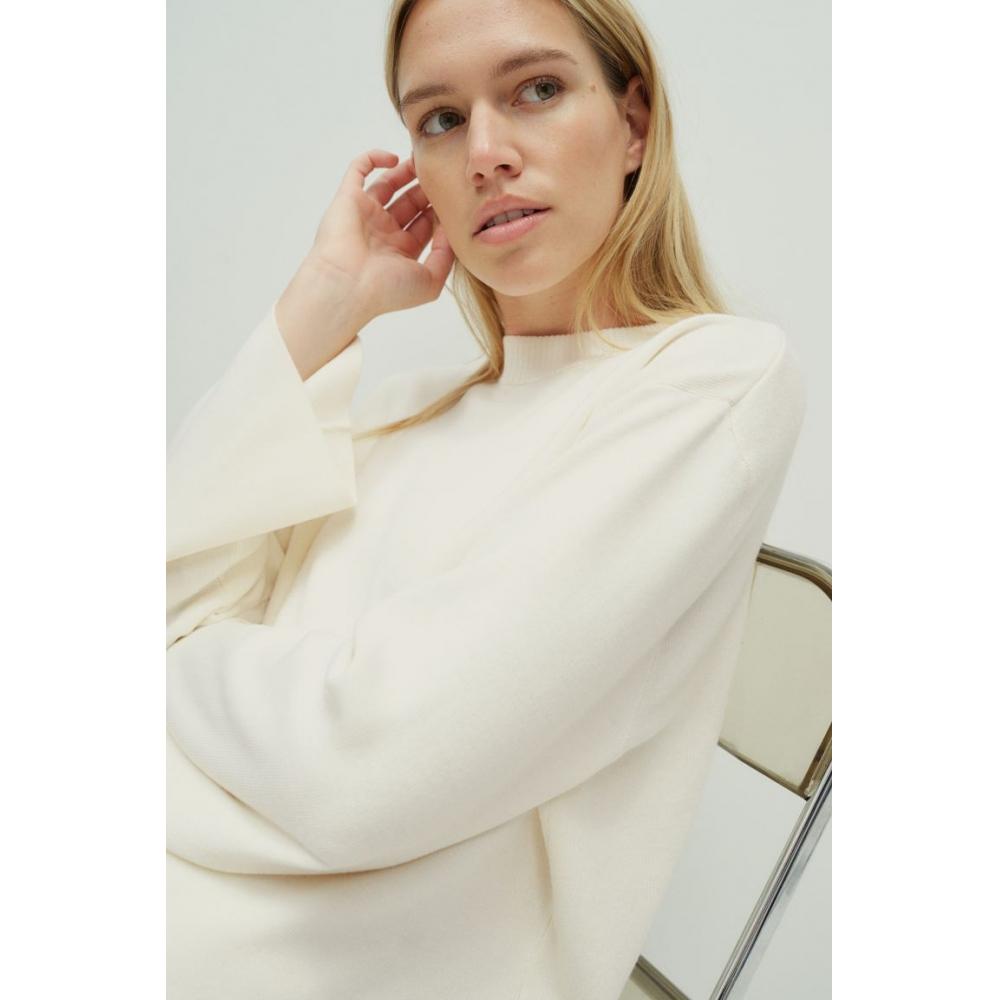 

H M Oversized Round HeM Sweater creaM