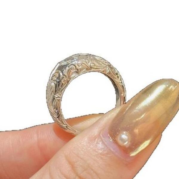 Light Luxury French Retro Pigeon Egg Engraved Ring Heavy Industry Exquisite And Versatile Italian Medieval Niche Design Ring