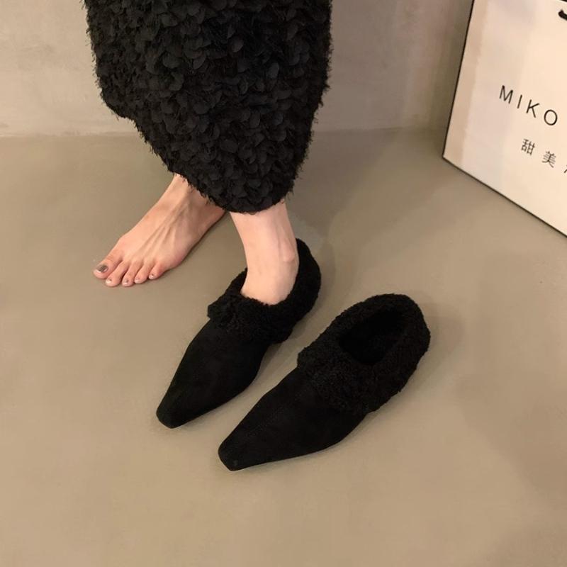 

Fashion 2025 Fashion Plush Women Loafers Luxury Suede Pointed Shoe Anti-slip Soft Sole Comfortable and elegant Flat Shoes for Women 42 чёрный