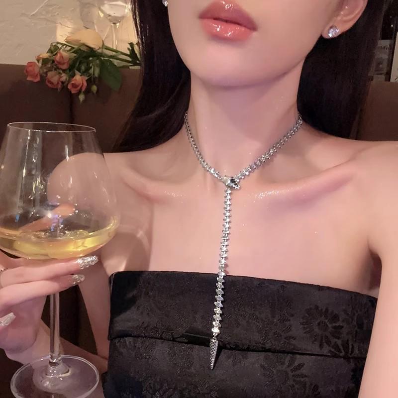 Spicy Girl Tassel Pearl Necklace: Elegant, Versatile Clavicle Jewelry for Women