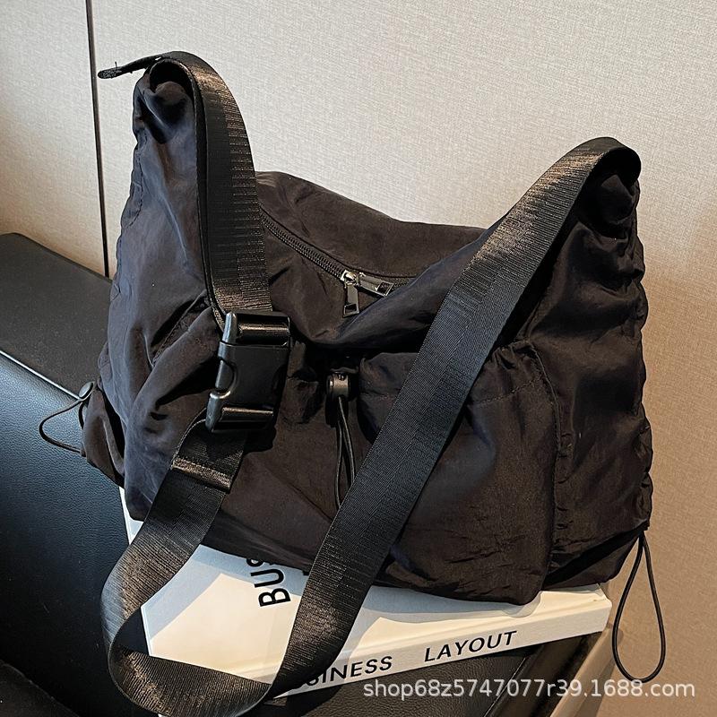 Large capacity canvas bag, women's versatile casual lazy style commuter bag, light pleated single shoulder messenger tote bag