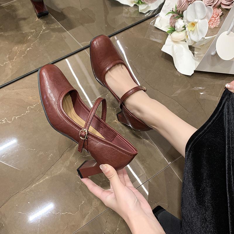 Large size retro high-heeled women's shoes spring new one-word buckle with thick heel black outer wear Mary Jane single shoes women