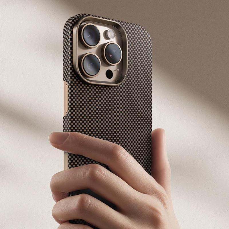 Blueo Carbon Fibre Case For iPhone 17 Pro Max Kevlar Wireless Charging Back Cover Case for IPHONE 17 PRO MAX