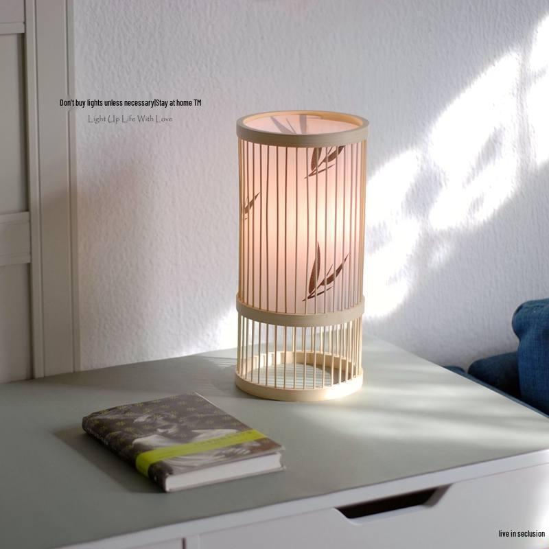 

Китайская настольная лампа из бамбукового плетения: Перезаряжаемая прикроватная или чайная настольная лампа с дизайном каллиграфии Plug-in | Fixed Brightness | 5W Warm LED Bulb