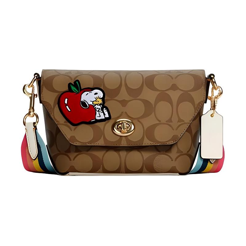 

COACH Peanuts Snoopy Snoopy joint model karlee 23 presbyopic rainbow shoulder strap flap artificial leather crossbody shoulder bag women s khaki коричневий