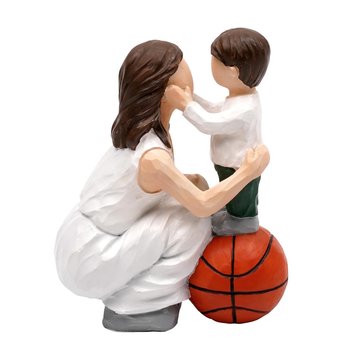 

A family of three or four resin figurine set Christmas set Home Sculpture art Living room table Decorative crafts Family gift