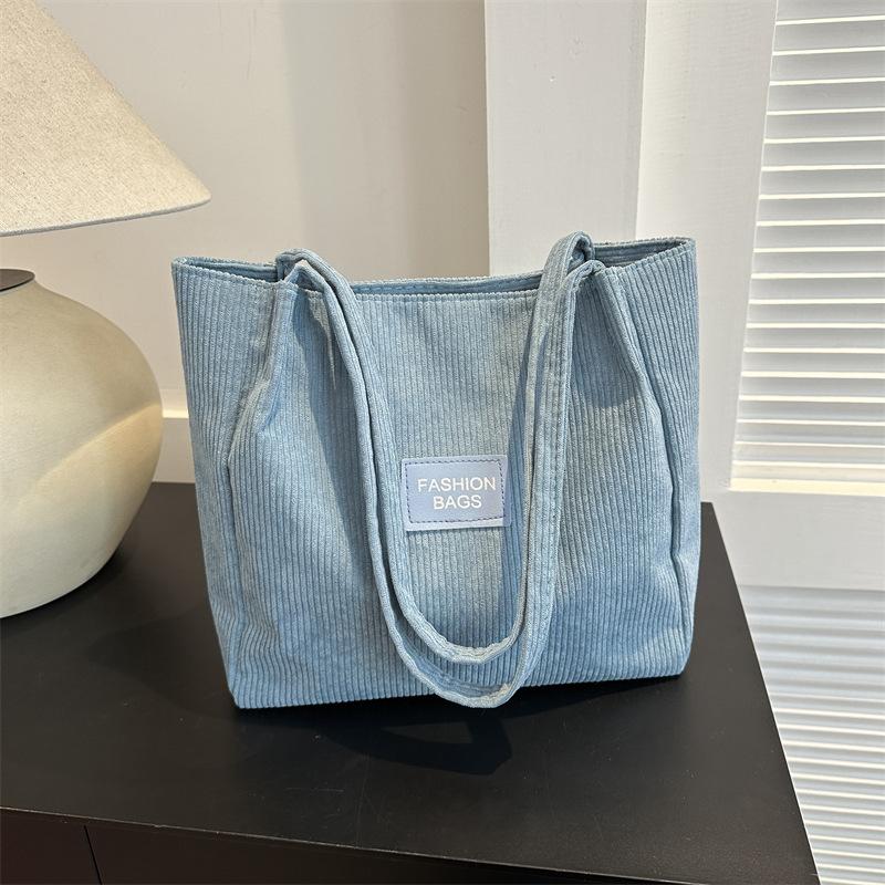 

Модна оксамитова сумочка великої ємності 2024 року, нова модна корейська версія, повсякденна однотонна сумка через плече в іноземному стилі синій