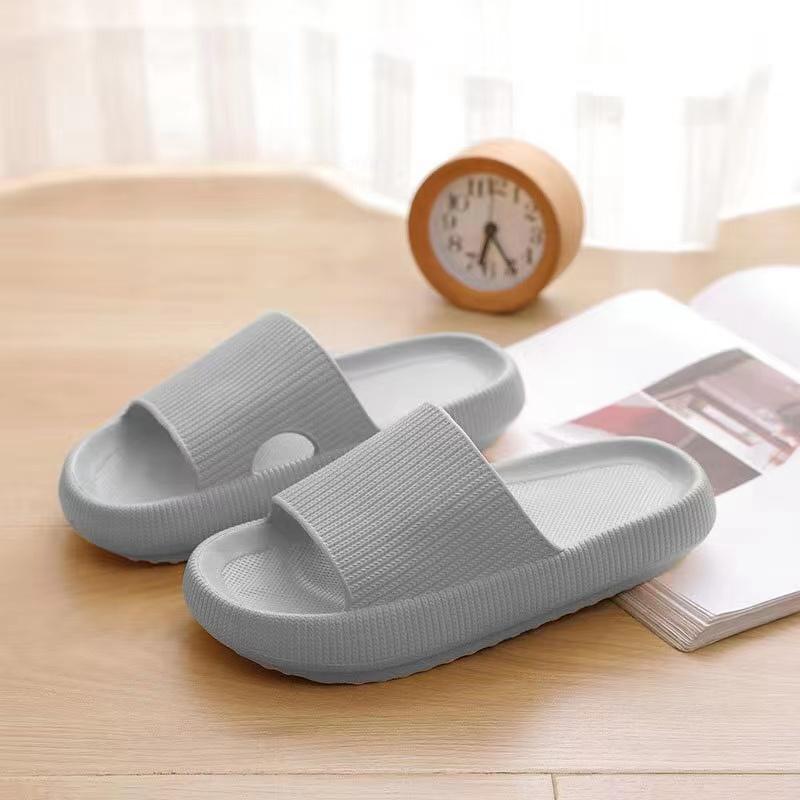 Heiß verkaufende leichte rutschfeste Damen-Sandalen Weiche dicke Sohle Haus-Slipper Einfarbig Indoor EVA-Slipper
