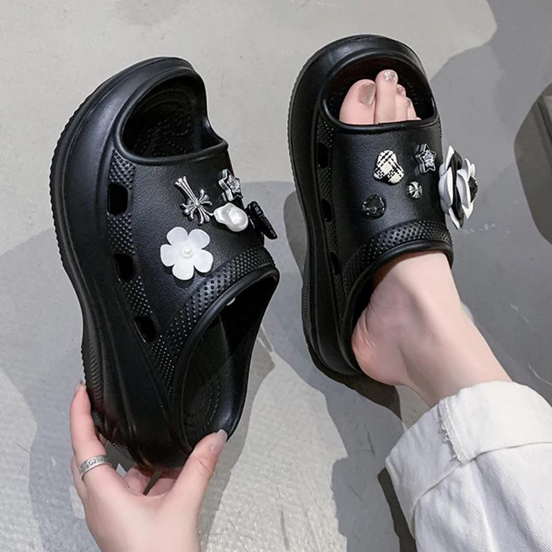 Fashion Fashion Pearl Flower Decor Wedge Slippers for Women 2025 Summer Htick Bottom Eva Sandals Woman Non Slip Soft Platform Slides