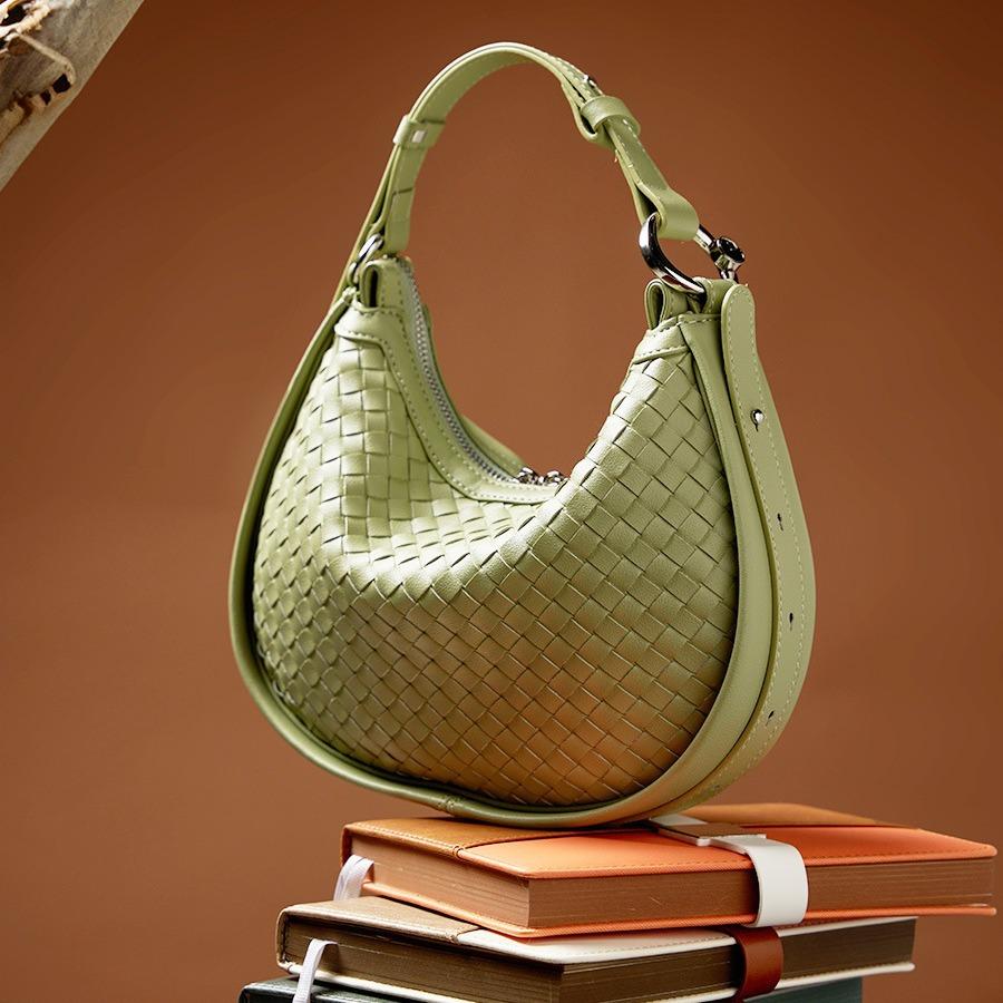 Fashion Underarm Women's Bag New Niche Cowhide Shoulder Messenger Bag Woven Crescent Bag