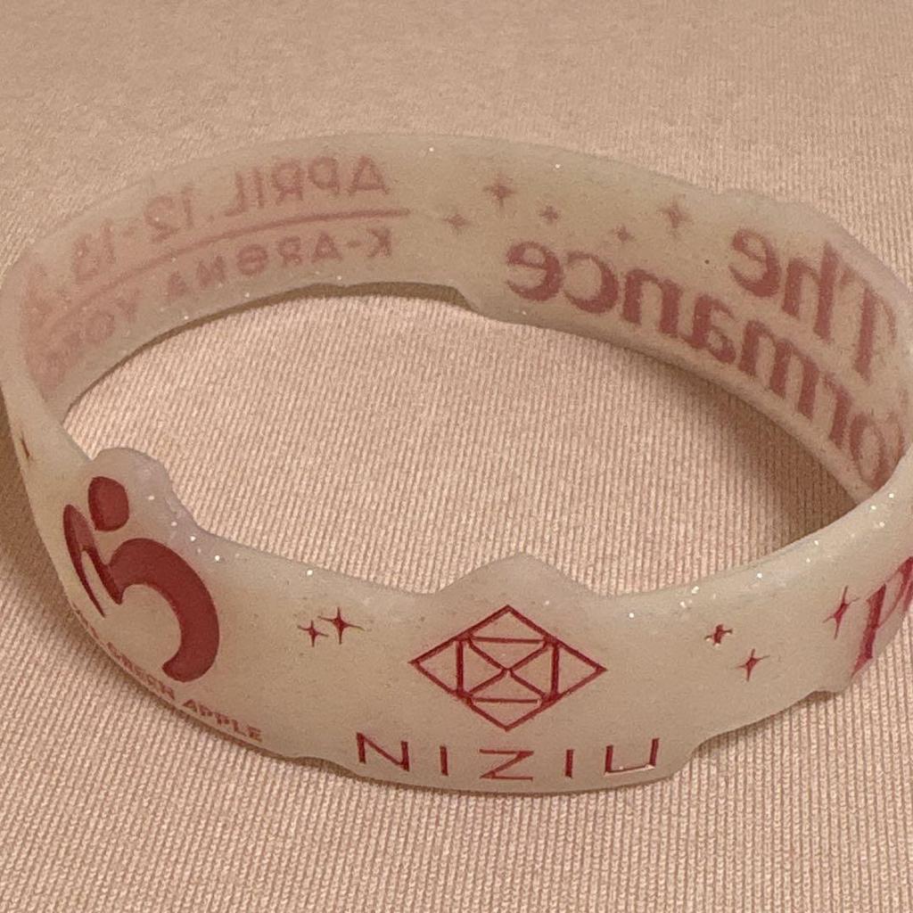 [USED] Mrs. GREEN APPLE Rubber Band NiziU Battle Band White
