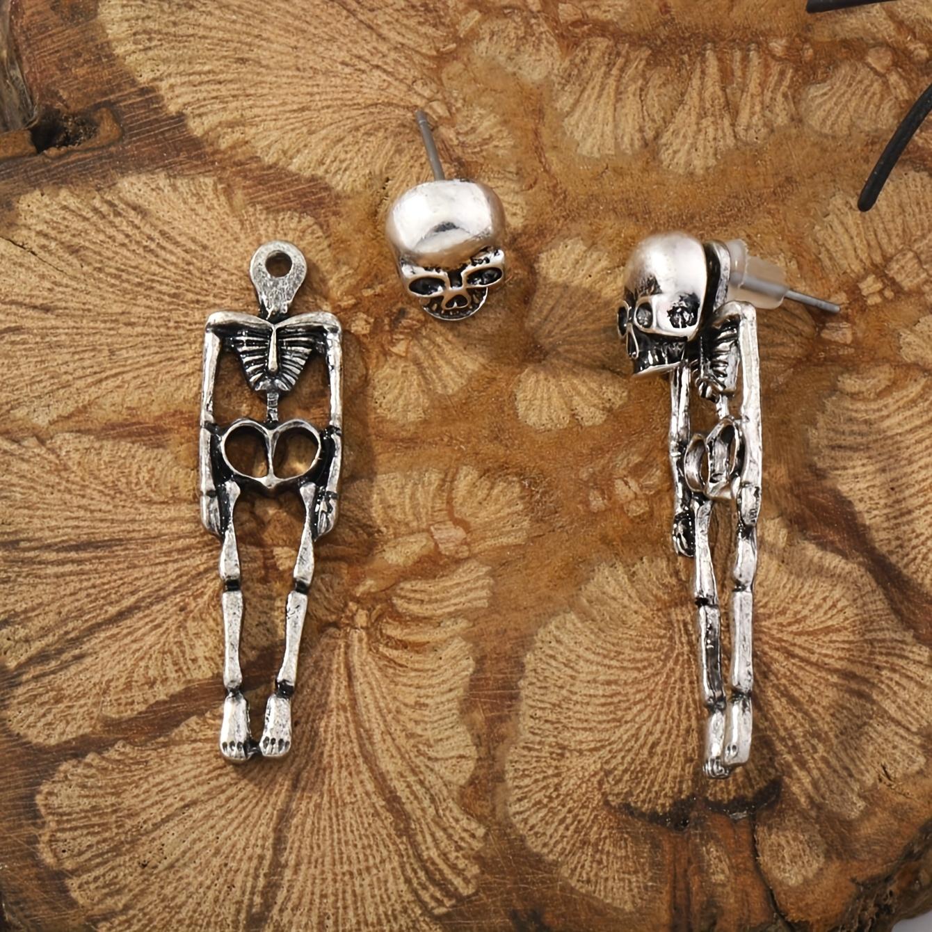 

Pair of Vintage Skull Earrings for Men and Women in Gothic Halloween Style срібний